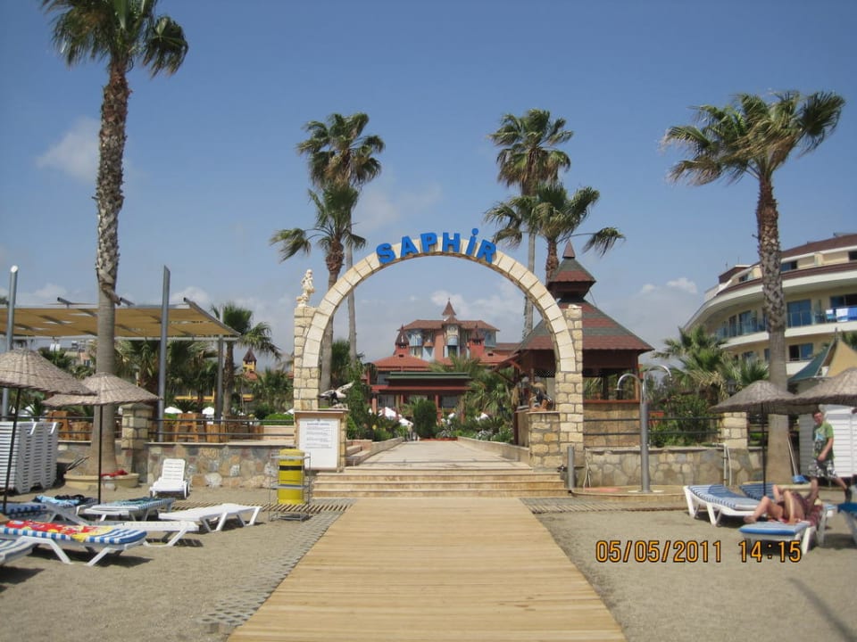 Hoteleingang vom Strand Saphir Hotel & Villas
