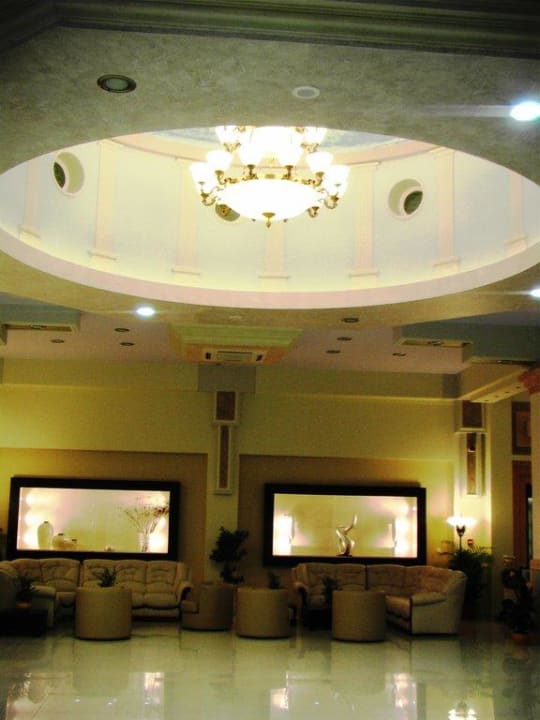 Lobby Hotel Gaia Palace
