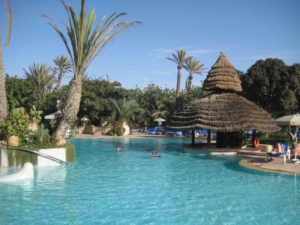 Poolanlage mit Poolbar TUI BLUE Riu Tikida Beach