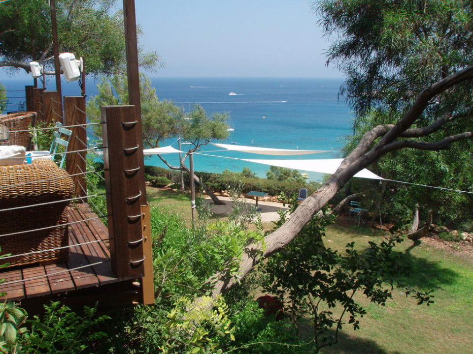 Klippenbar mit Ausblick zum Strand Hotel Grecian Park