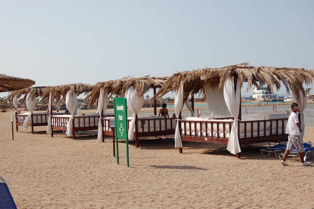 Himmelbetten am Strand JAZ Aquamarine Resort