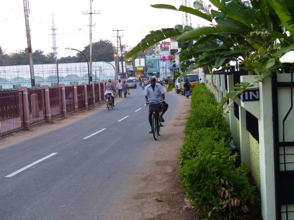 Zufahrt zum Hotel Hotel Parisutham