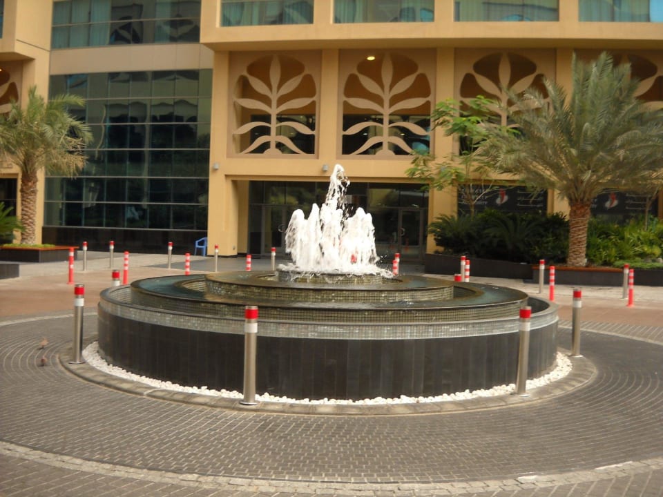 Eingang Grand Millennium Al Wahda Abu Dhabi