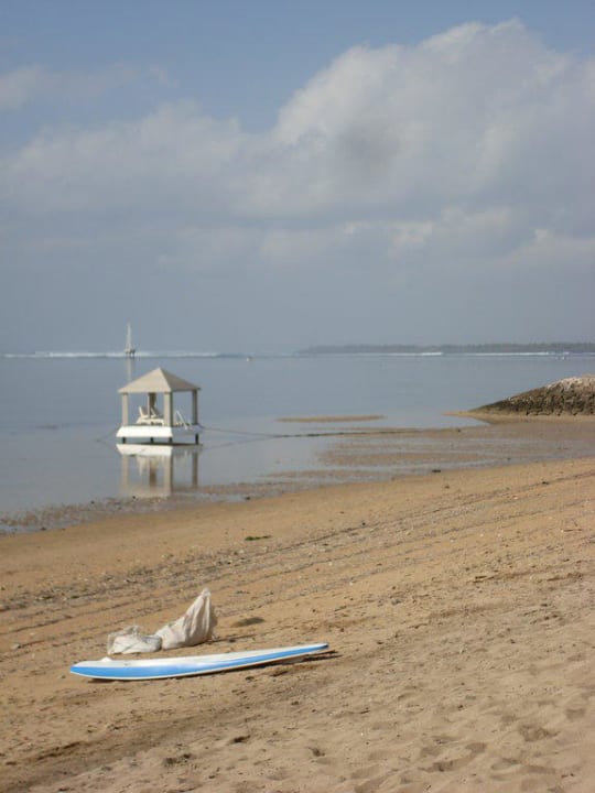 Strand bei Ebbe Puri Santrian