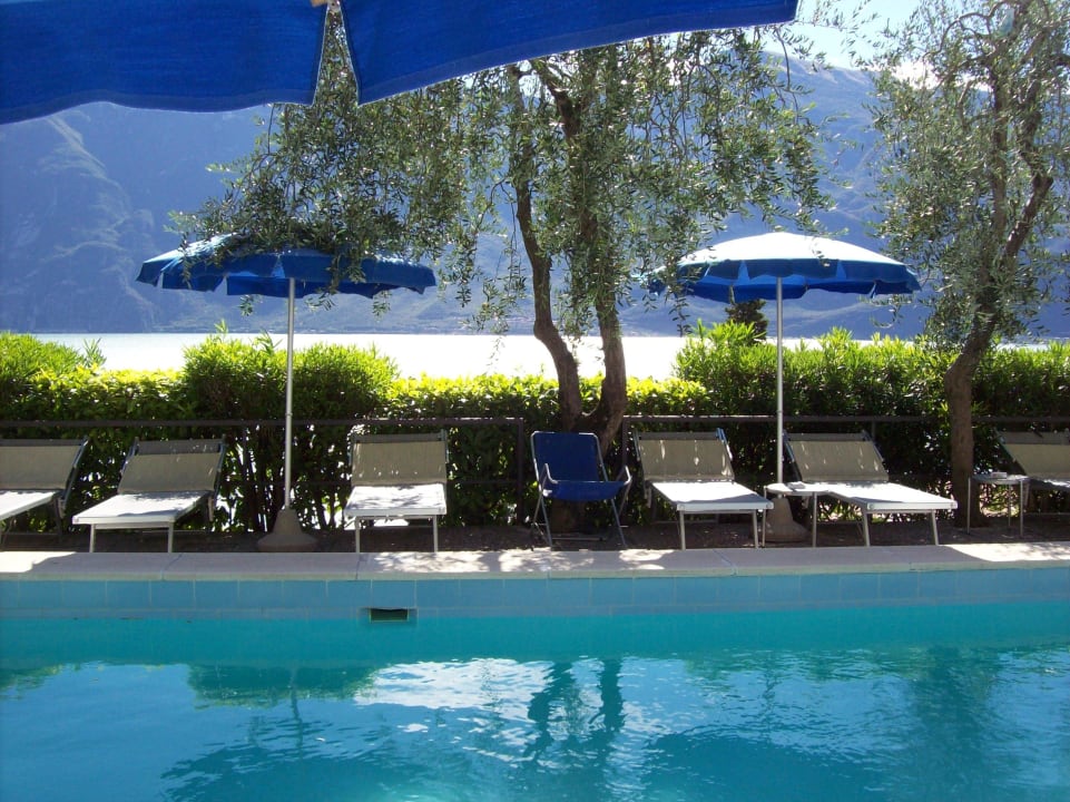 Am Pool mit Blick auf den Gardasee Relax Hotel Villa La Gardenia & Oleandra