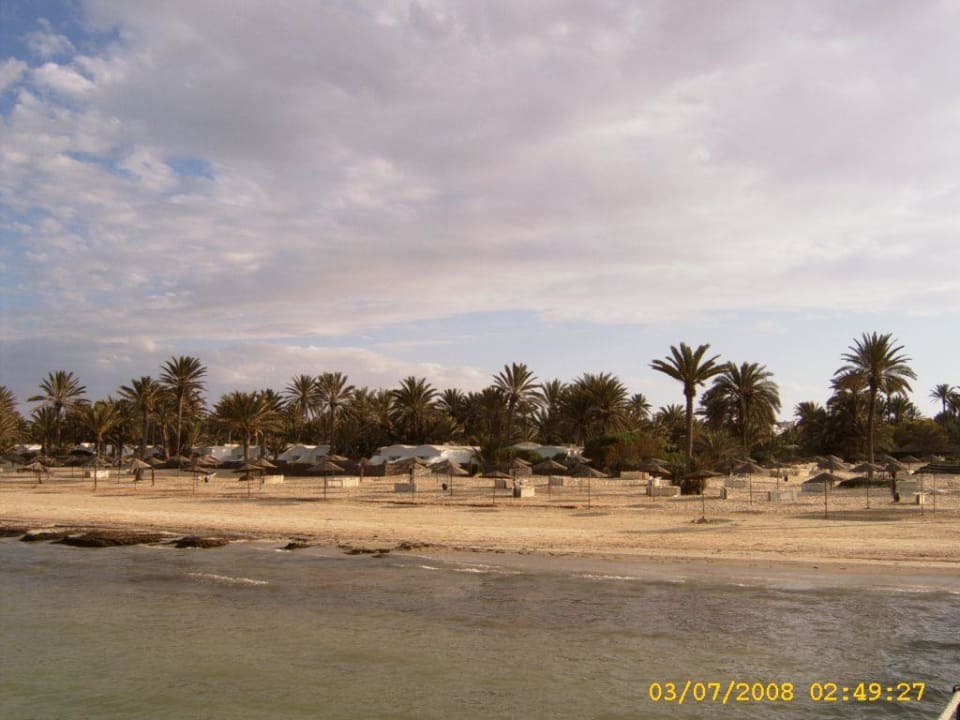 Der Strand vom Steg aus Hotel Sangho Club Zarzis