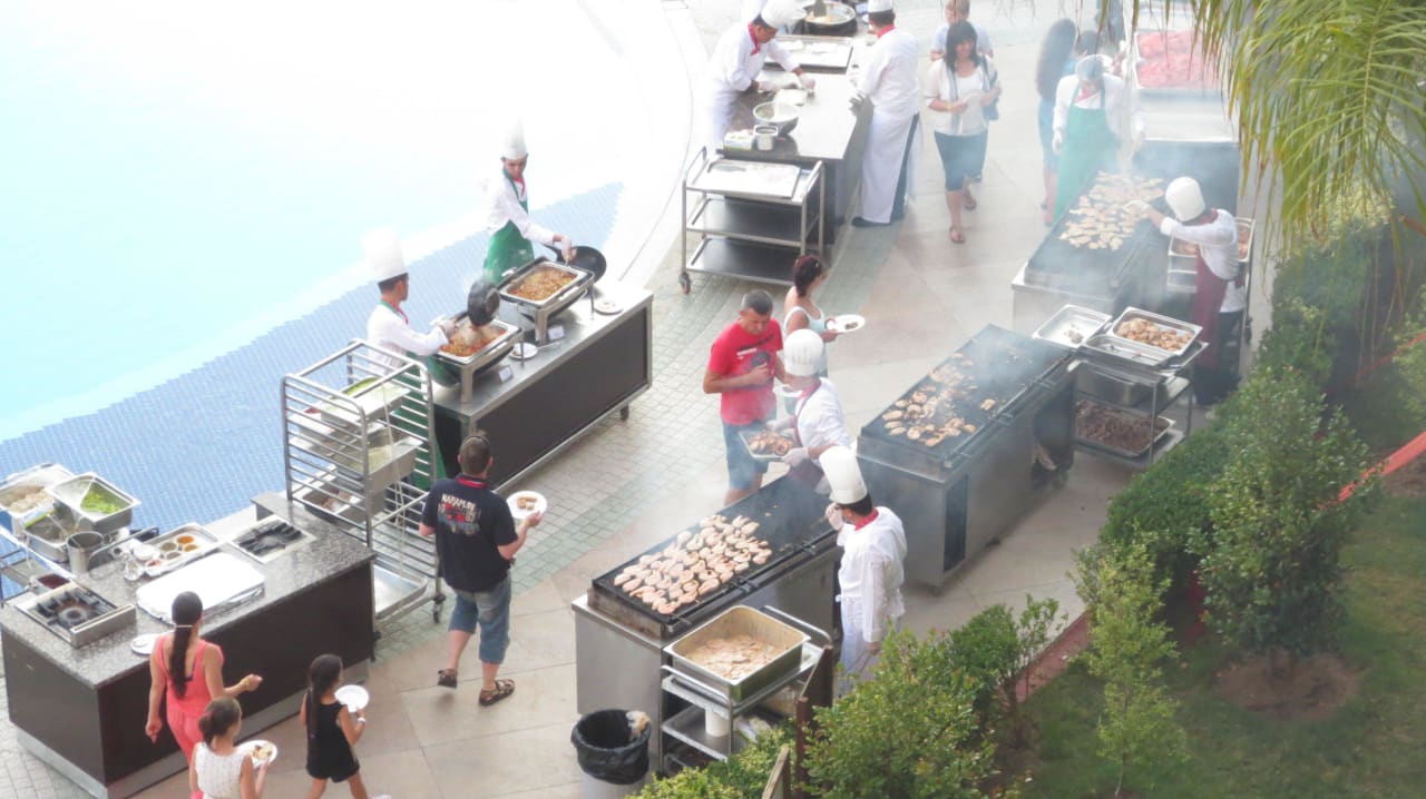 Grills beim Abendessen Long Beach Alanya
