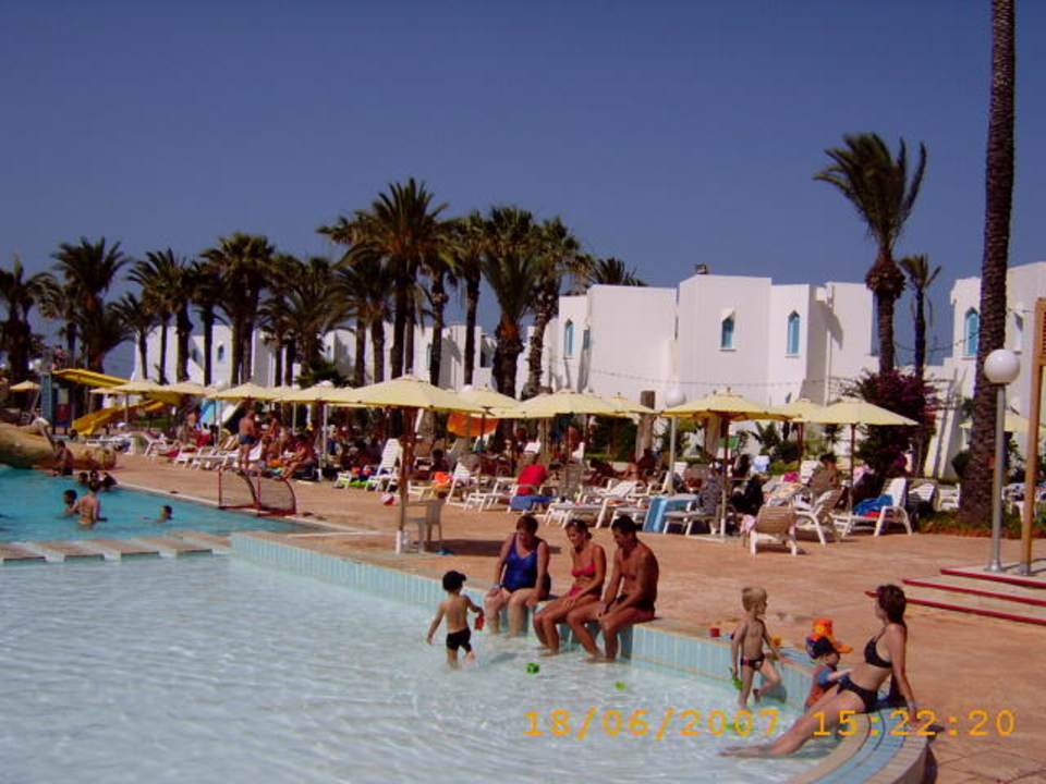 Poolansicht vom Hotel Ruspina Beach Resort