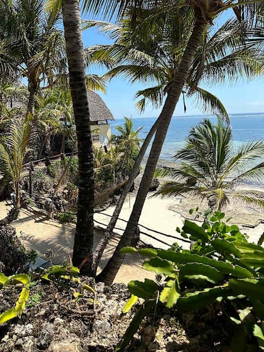 Strand Bahari Beach Hotel