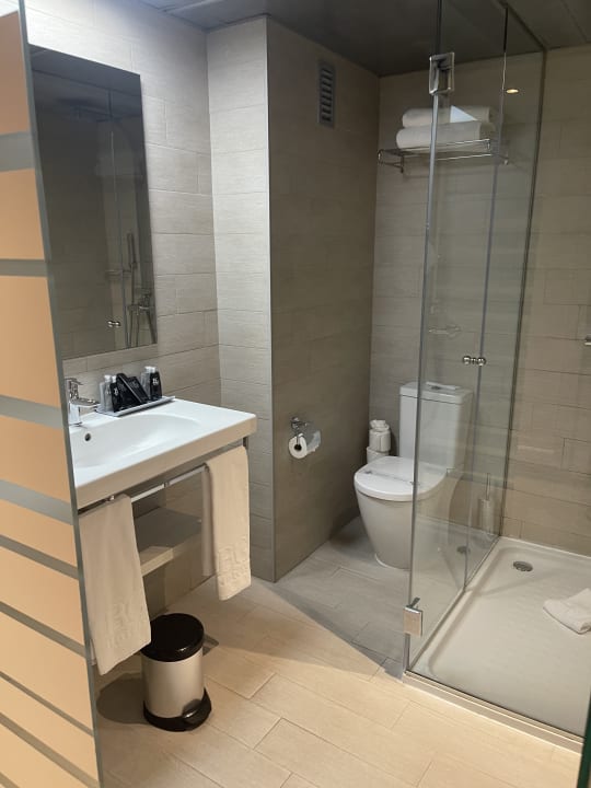 Zimmer BG Tonga Tower Design Hotel & Suites