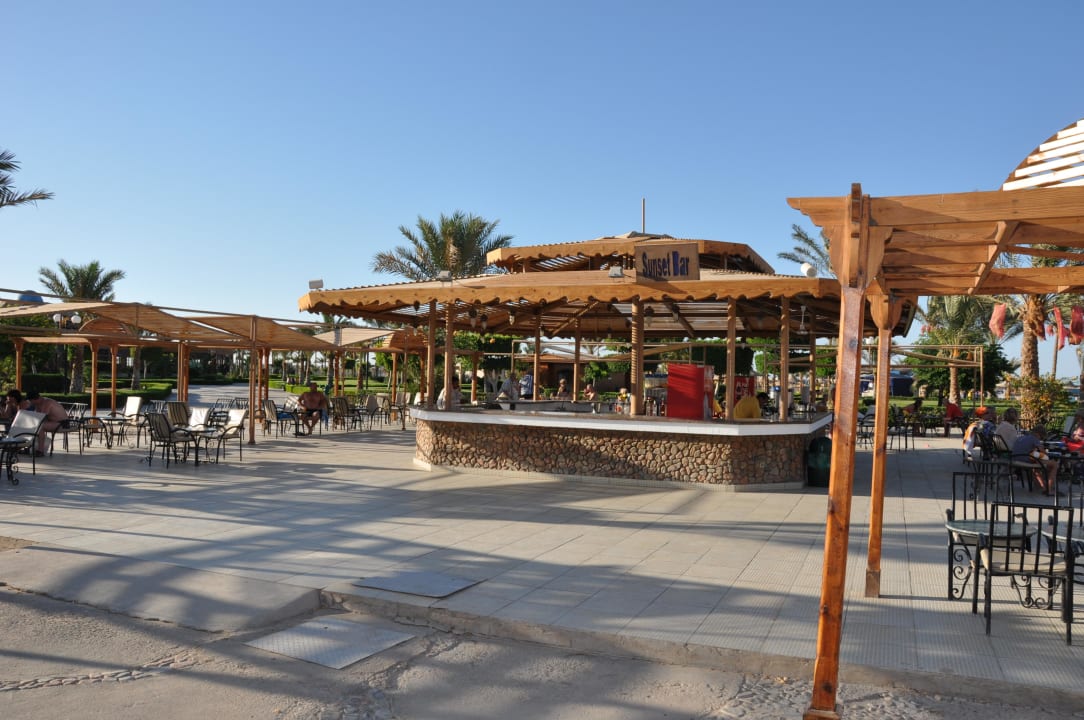 Eine der Bars im Garten Desert Rose