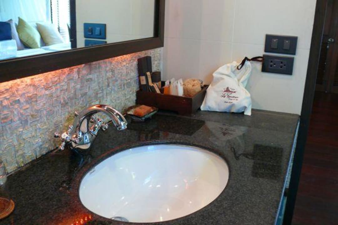 Badezimmer - den Fön könnt ihr zuhause lassen Le Vimarn Cottages & Spa