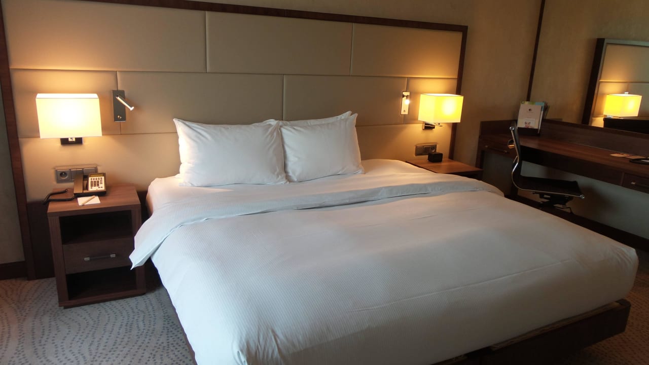 Das große Bett DoubleTree by Hilton Hotel & Conference Centre Warsaw