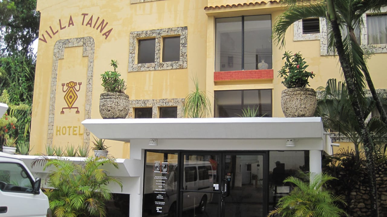 Eingang zum Hotel Hotel Villa Taina