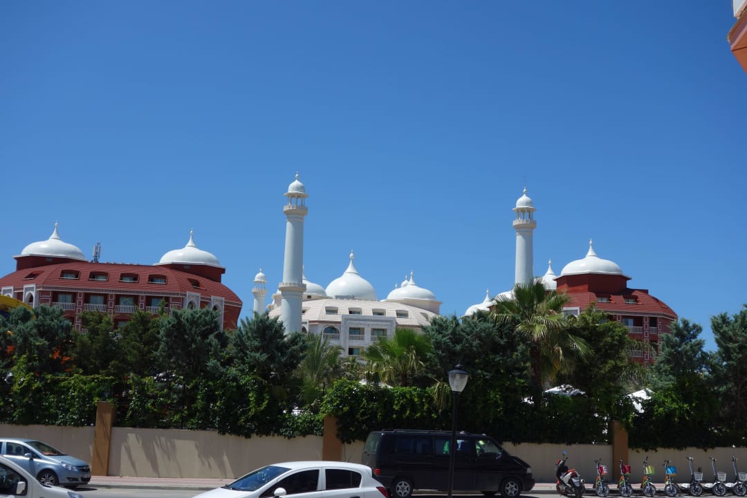 Landseite Royal Taj Mahal Hotel