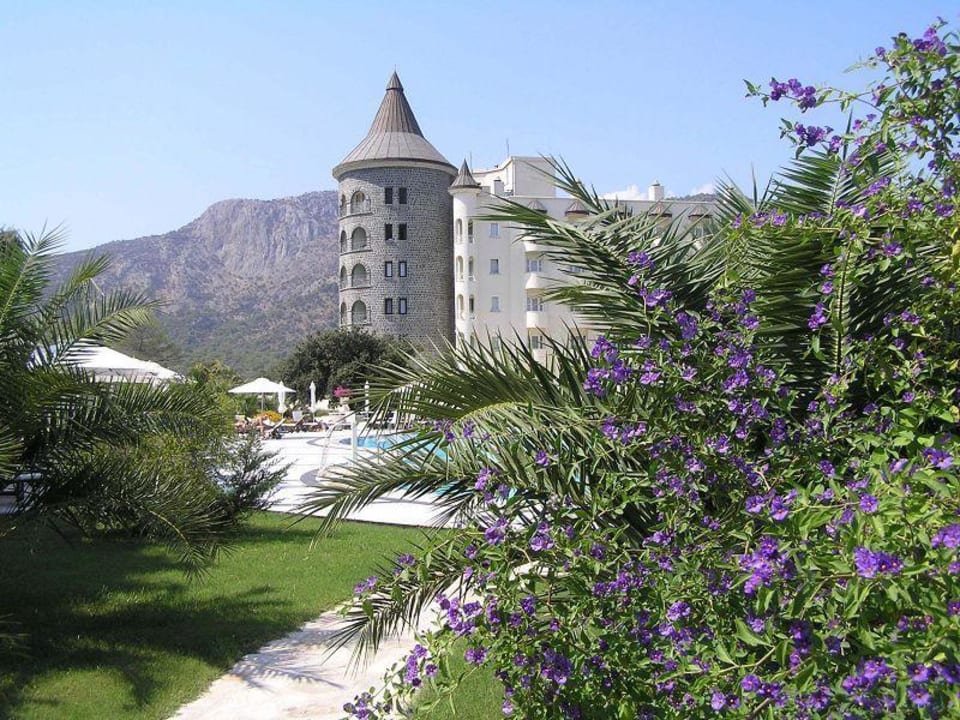 Blick zum Hotelturm Alinn X Life Hotel Sarıgerme