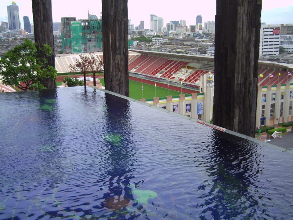Pool mit Blick auf das Nationalstadion Siam@Siam Design Hotel Bangkok