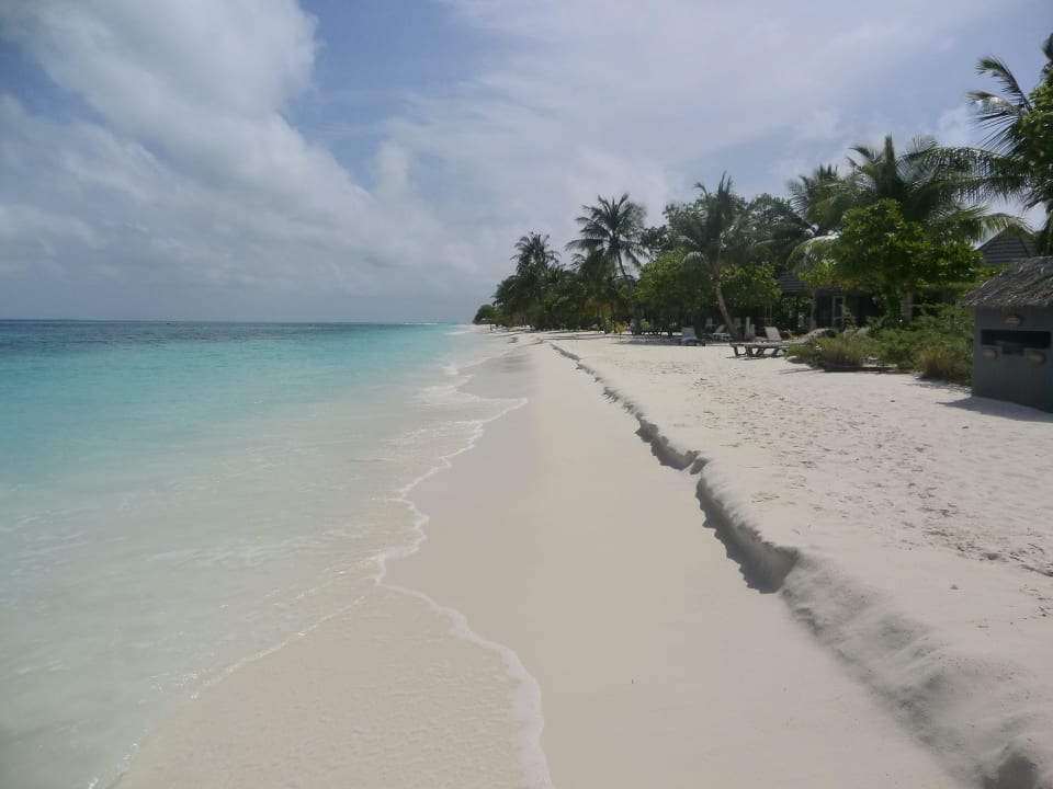 Lagunenseite rechts von Steg Kuredu Island Resort & Spa