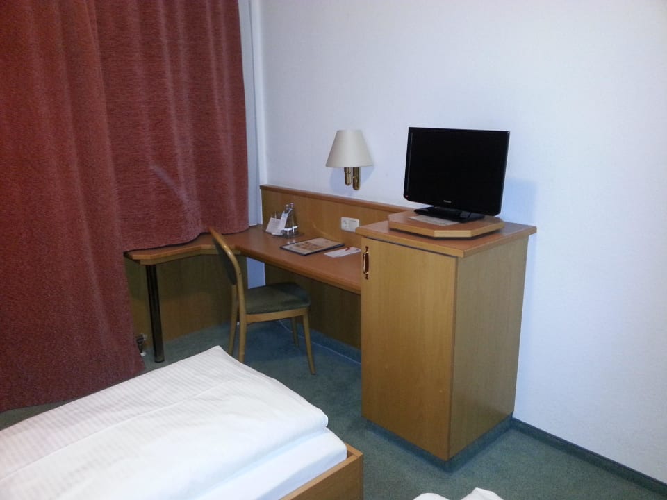 Schreibtisch mit TV Hotel Stadt Pasing garni