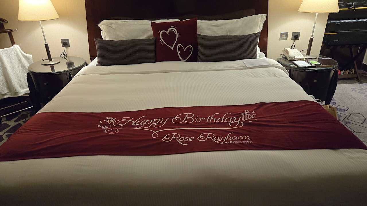 Zimmer Rose Rayhaan by Rotana