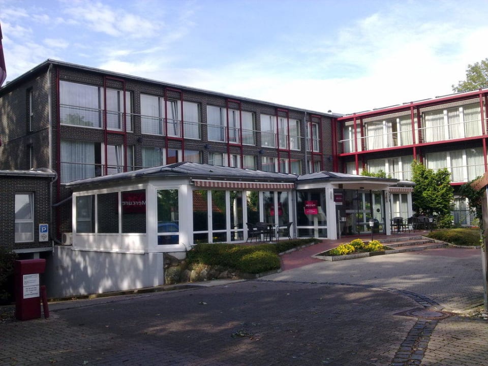 Das Hotel von aussen. Mercure Hotel am Entenfang Hannover