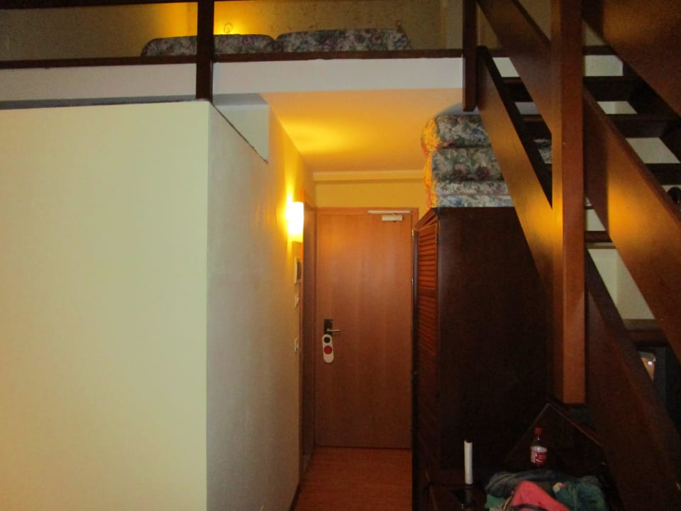 Zur Türe/ oberhalb Schlafraum! Hotel Malcesine