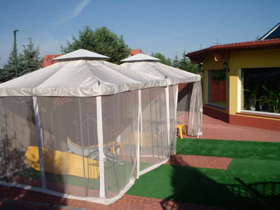 Liegen am Pool Hotel Mazurski Dworek