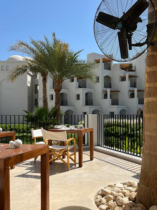 Gastro Serry Beach Resort