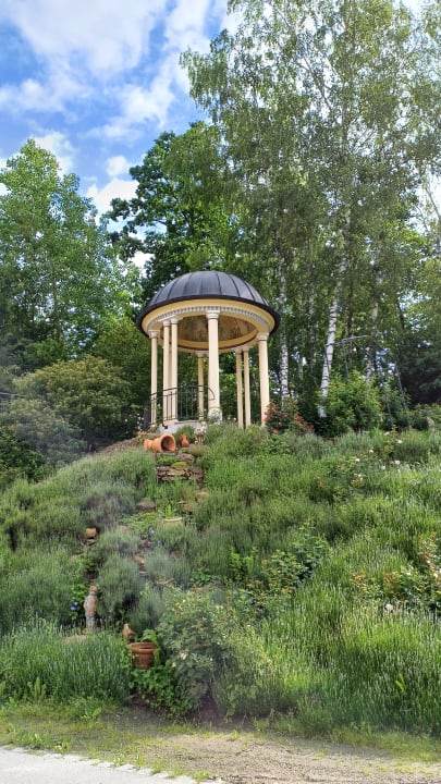 Gartenanlage Spirit & SPA Hotel Birkenhof am Elfenhain