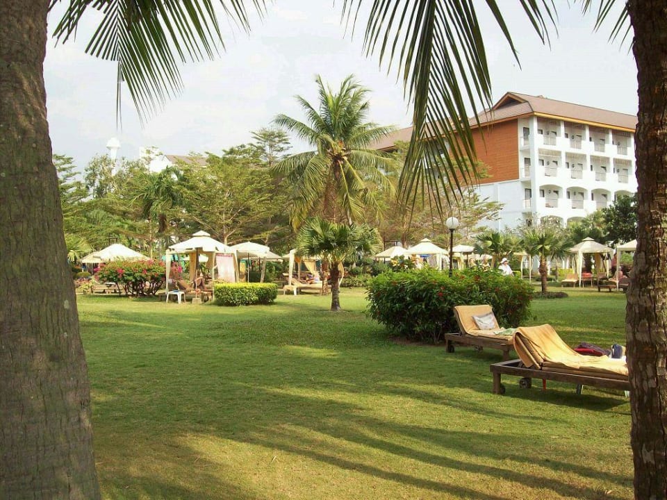 Hotel und Garten Pinnacle Grand Jomtien Resort