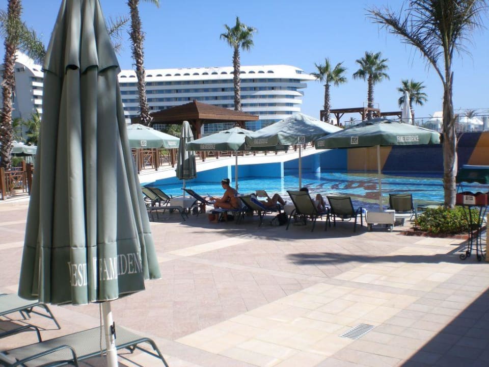 Pool mit Concorde Fame Residence Lara & Spa