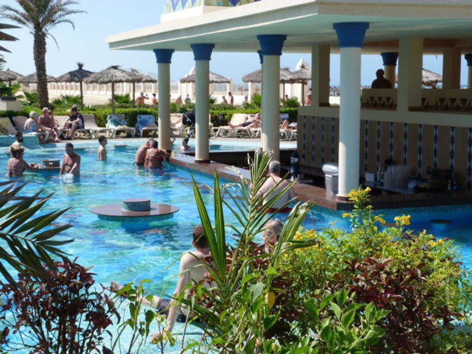 Pool Hotel Riu Karamboa