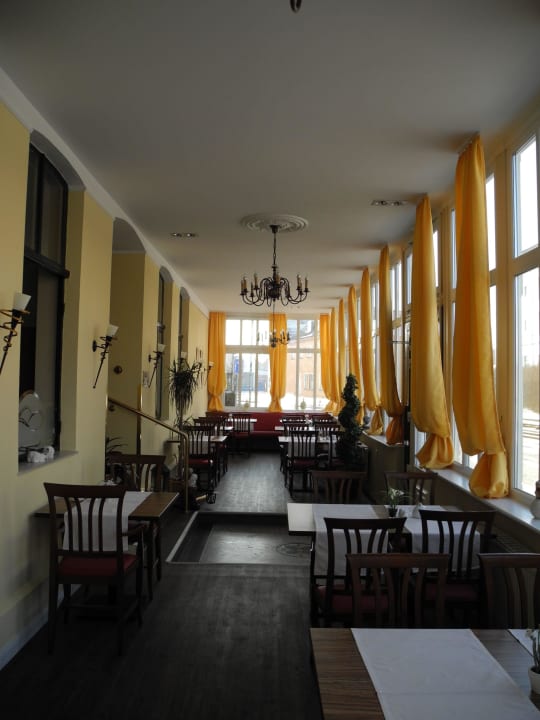 Der Frühstücksraum mit Blick in den Tag Hotel Weisse Düne