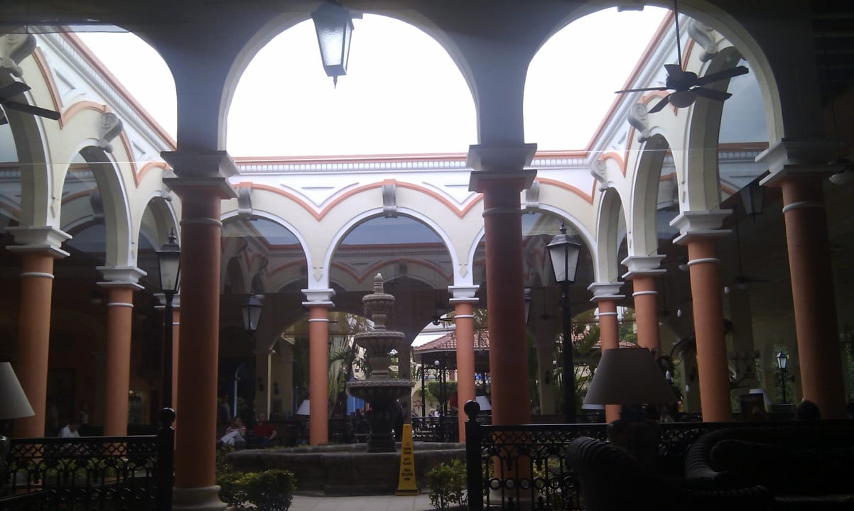 Das Atrium an der Lobby Hotel Riu Tequila