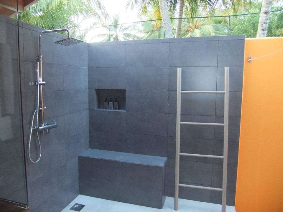 Offenes Bad--traumhaft- Meeru Maldives Resort Island
