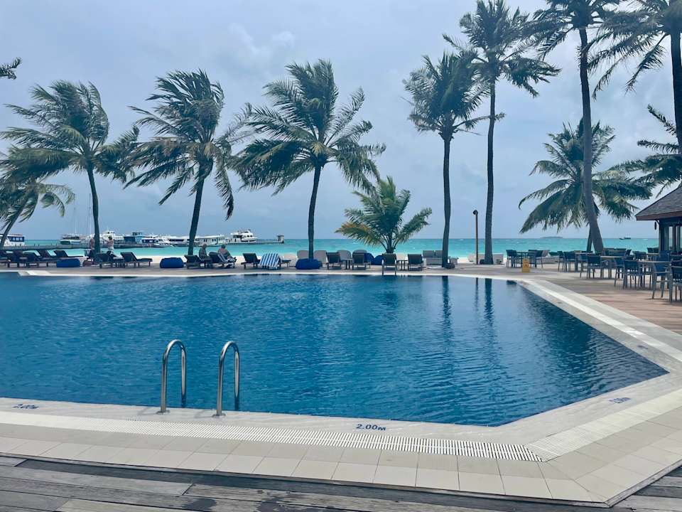 Pool Meeru Maldives Resort Island