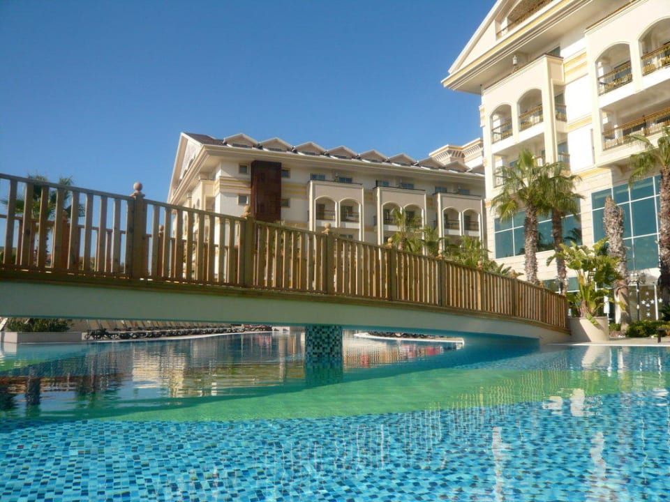 Pool-Übergang zum Strand Diamond Excellence Resort & Spa