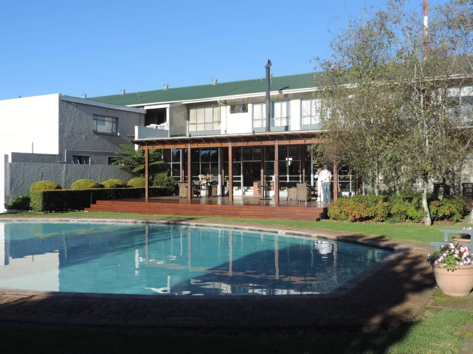 Hotel vom Garten aus gesehen The Graskop Hotel