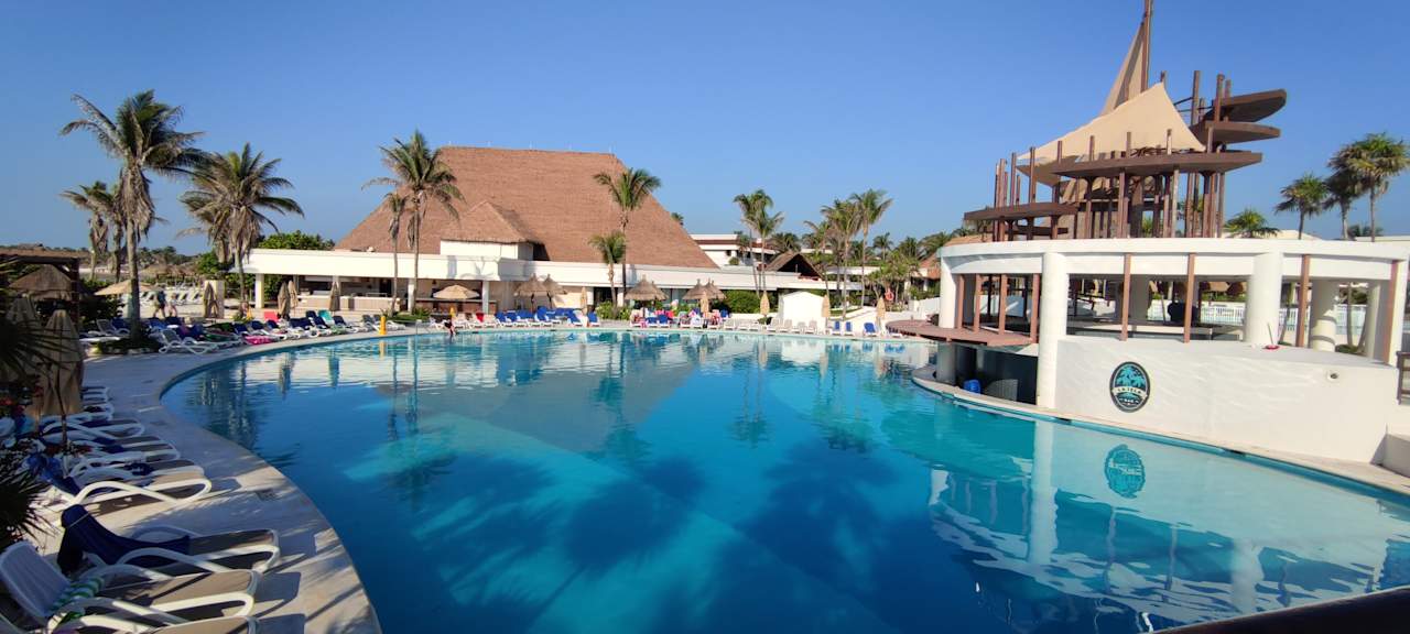 Pool Bahia Principe Grand Tulum