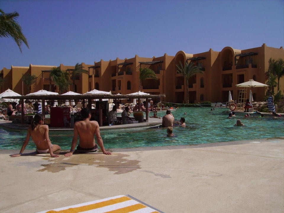 Piscina riscaldata con bar Stella Beach Resort & Spa Makadi Bay