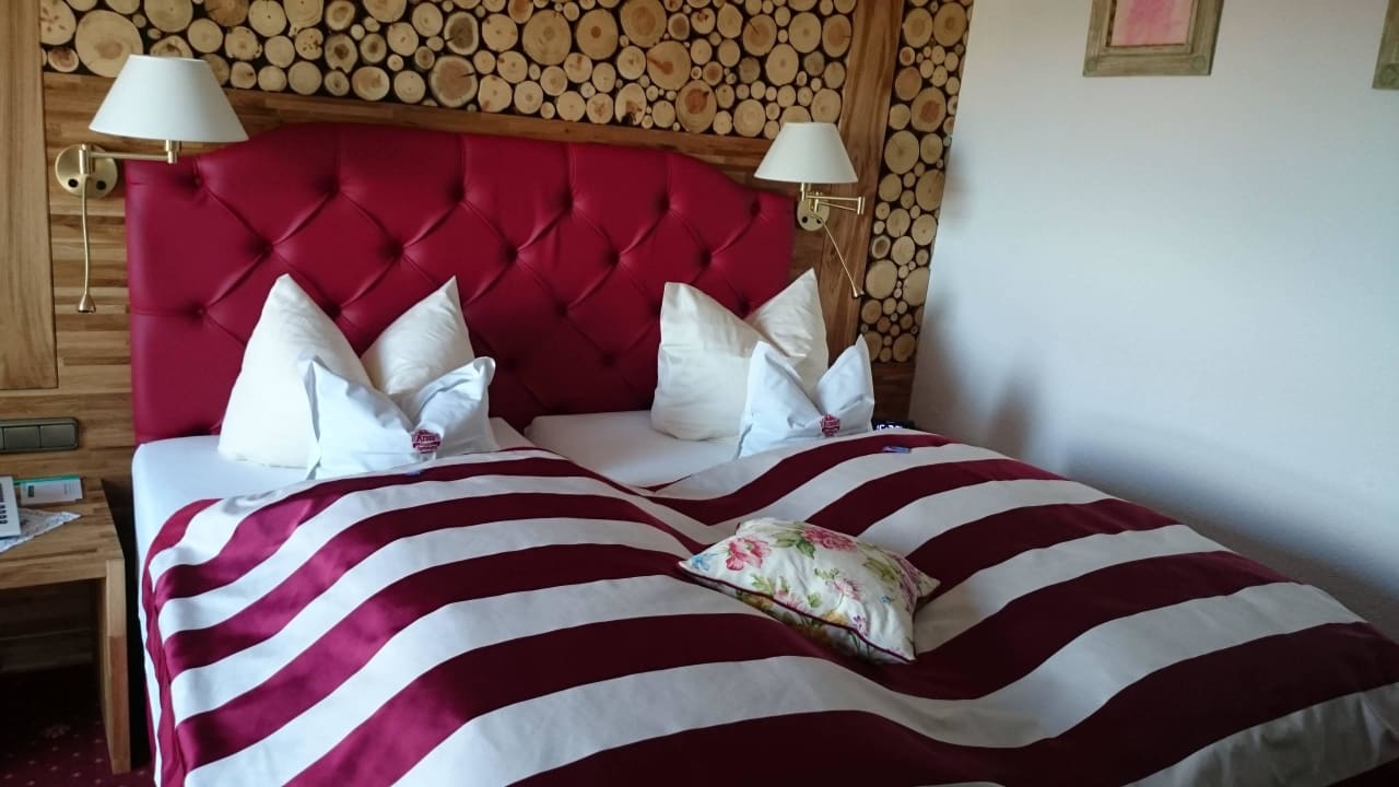 Französisches Bett  Hotel Krone Igelsberg