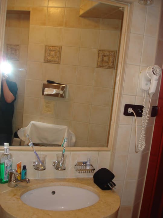 Bad im Doppelzimmer Hotel Carlton