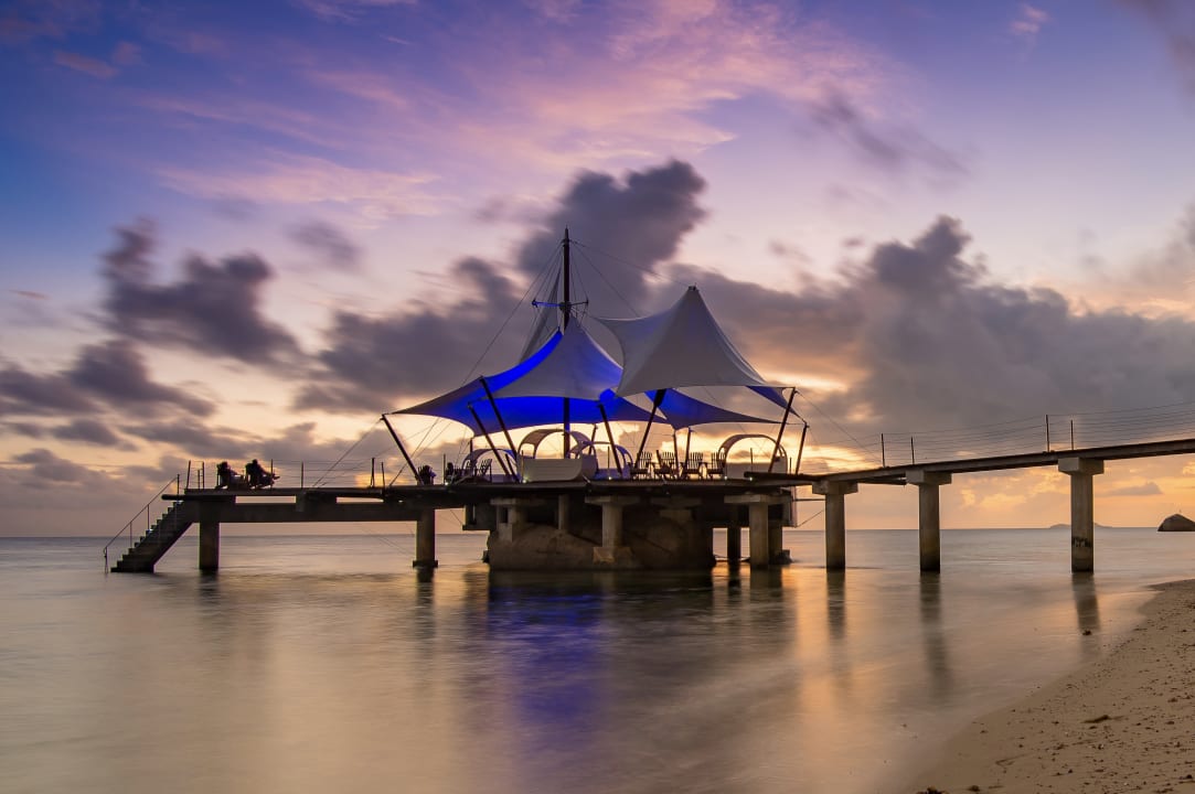 Strand The Coco de Mer Hotel & Black Parrot Suites