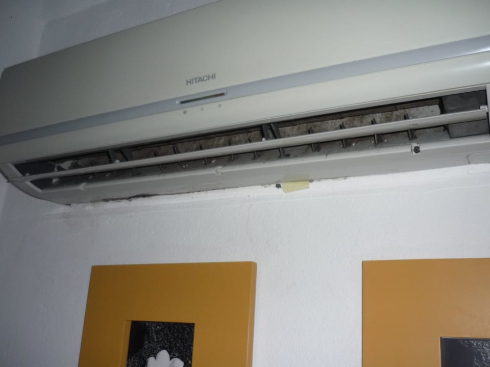 Schimmelrand an der Klimaanlage im 2.Bungalow Adaaran Select Hudhuran Fushi - Premium All Inclusive