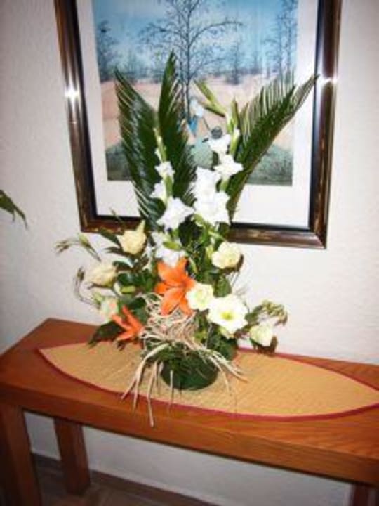 frische Blumengestecke im Hotel Valentin Somni Hotel & Suites