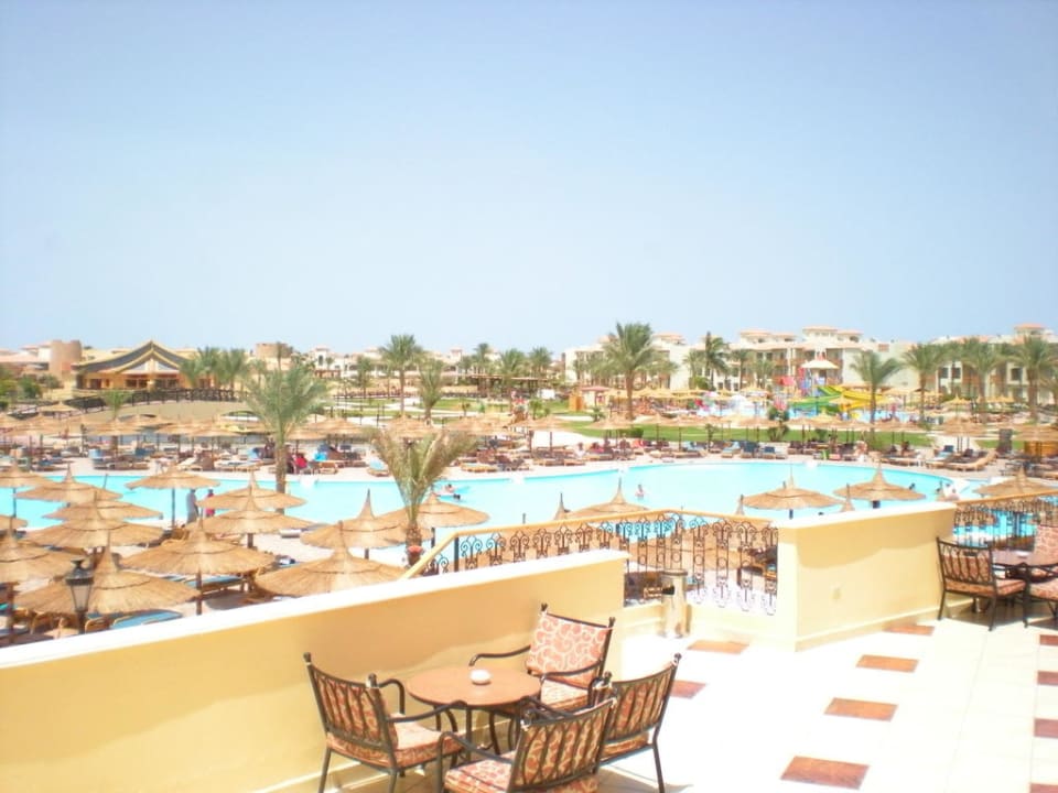 Toller Ausblick von einer der vielen Bars Pickalbatros Dana Beach Resort - Hurghada