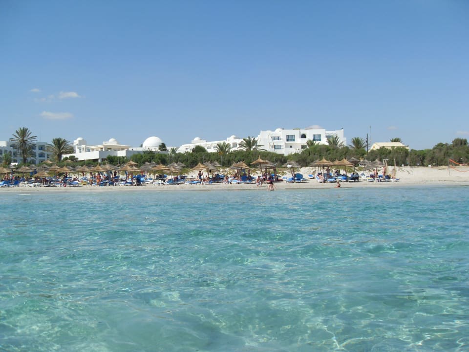 Glas-klares Wasser mit Sonnenschein bis zum Boden Mahdia Palace Thalasso