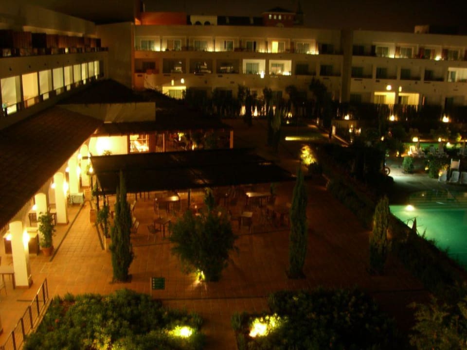 Poolbar bei Nacht Fuerte Conil-Resort