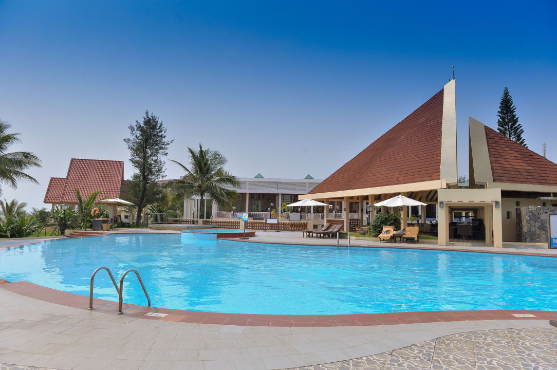 Pool Sandy Beach Non Nuoc Resort