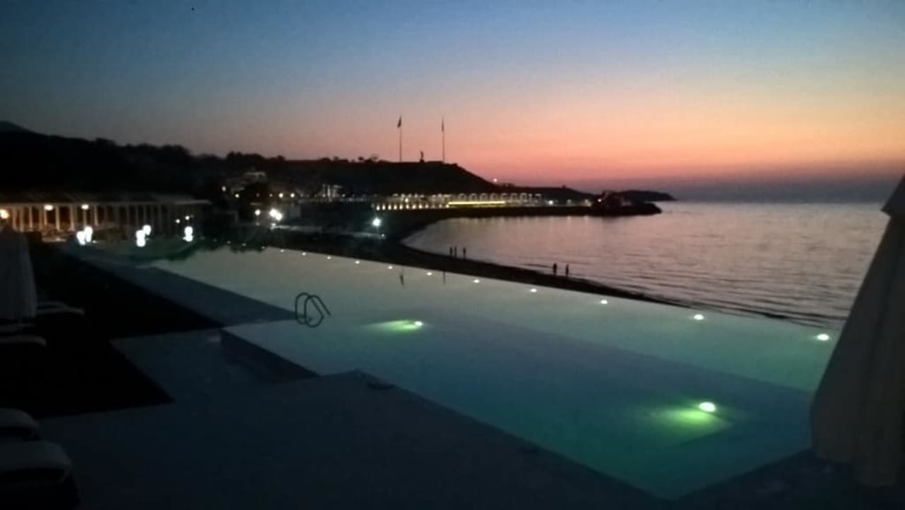 Relax pool Acapulco Beach Club & Resort